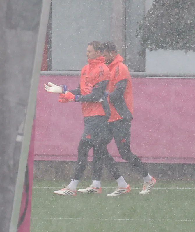 مانوئل نویر و کیمیش در تمرینات امروز تیم شرکت کردند و برای بازی مقابل فرایبورگ آ... fe4y6n0hvpvfeejaojo4nuq8w0stpudlb8nyzfirbq2q4fjqwglr4qg5mdmyqelkc2 p1 447td286uwp6urtk9ywxpjkkzj tk.jpeg