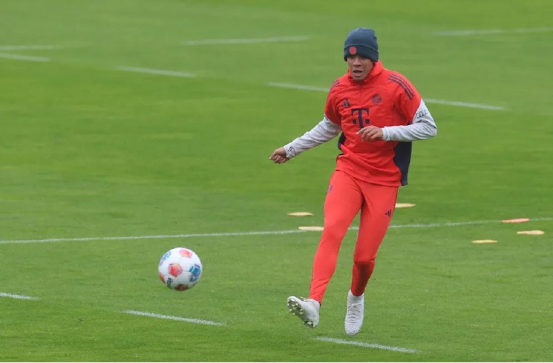 جمال موسیالا امروز صبح در حال تمرین انفرادی در زمین با لباس تمرینی جدید بایرن... pxljhdhonwbuq20u wx mbdz1m8s0xmqjev thfxkl2ho2jt5vmwnbszispubed4o1g5qzneh0s cagkyvqhmsq 8vtrfanw6mke.jpeg