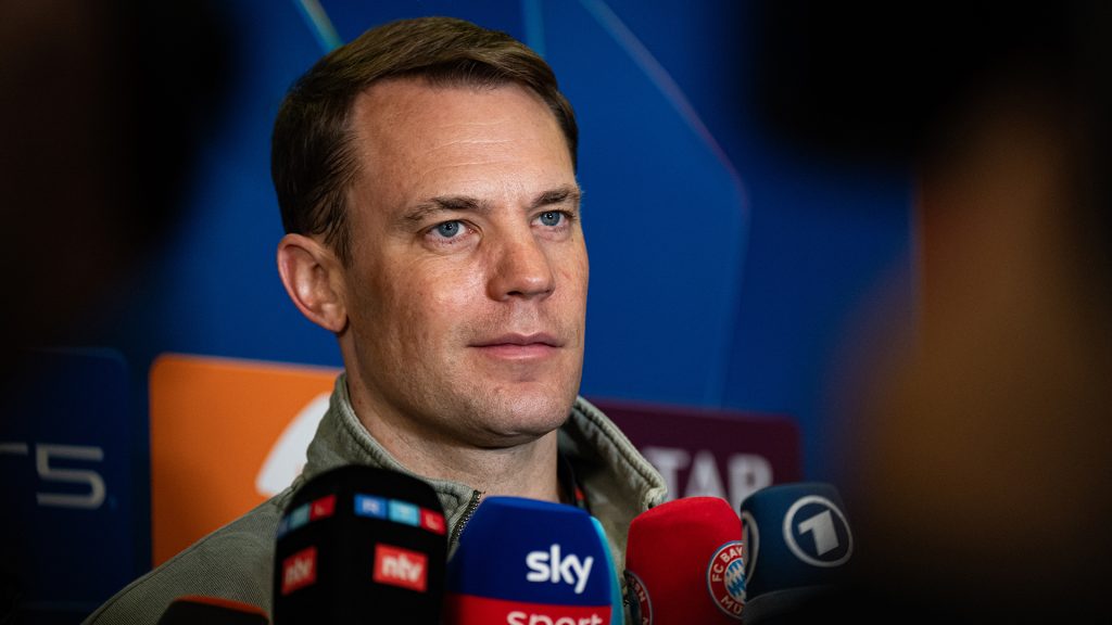 Manuel Neuer being interviewed