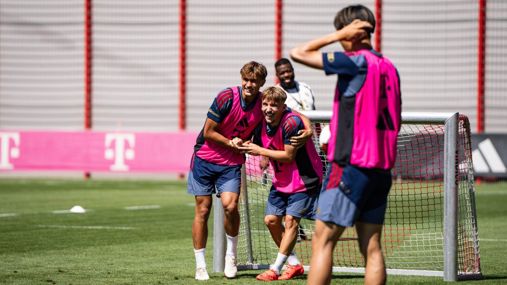 Tom Bischof and Lennart Karl had fun in the final training session ahead of the Telekom Cup.