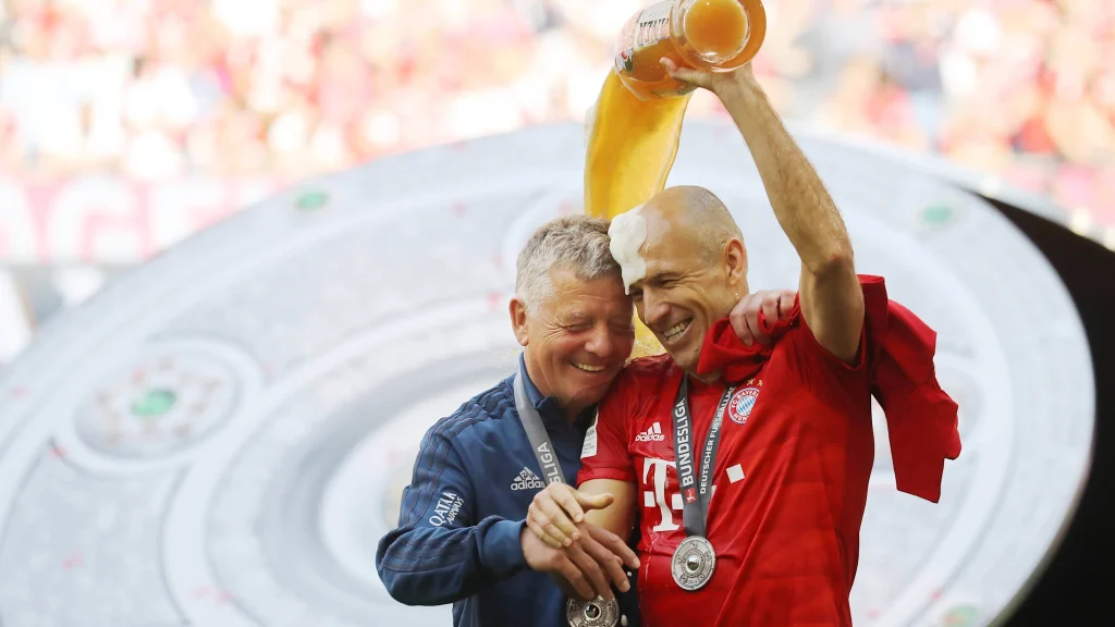 Peter Hermann celebrates with Arjen Robben