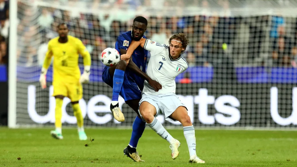 Dayot Upamecano tussling with Italy's Esposito