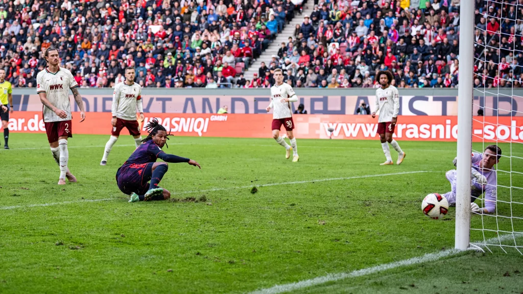 Serge Gnabry trifft nur den Pfosten