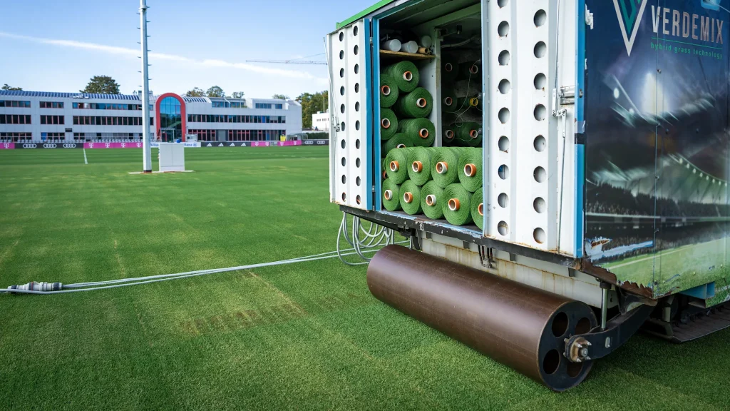 Once the process is complete, the ground is immediately levelled by a roller.