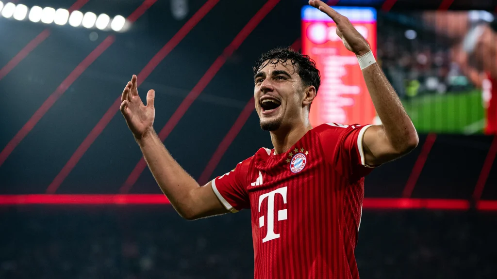Aleksandar Pavlovic jubelt nach dem 2:0 im Bundesliga-Topspiel zwischen dem FC Bayern und RB Leipzig.