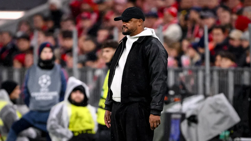 Vincent Kompany an der Seitenlinie während des Champions League-Heimspiels des FC Bayern gegen den FC Arsenal