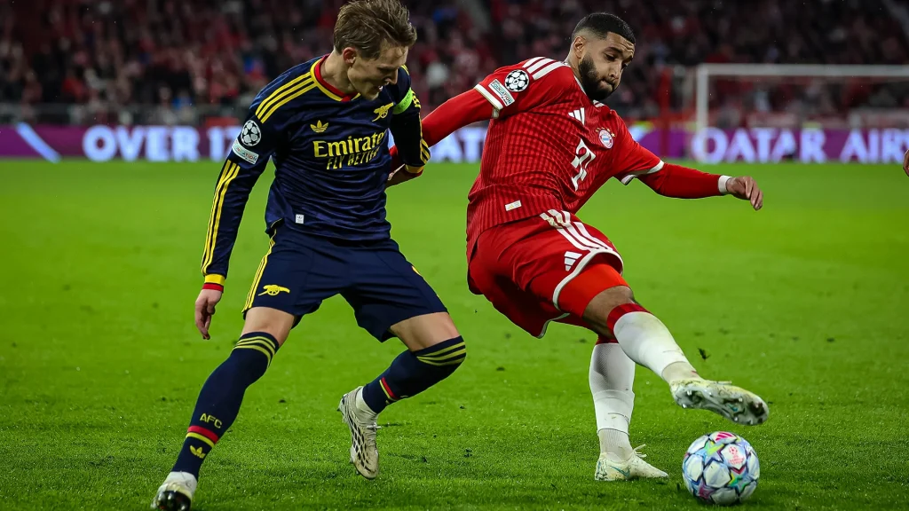 Ismael Saibari mit Ball am Fuß während des Champions League-Heimspiels des FC Bayern gegen den FC Arsenal