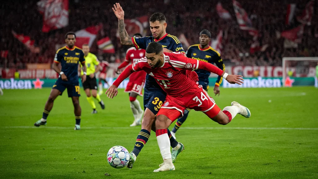 Ismael Saibari im Zweikampf während des Champions League-Heimspiels des FC Bayern gegen den FC Arsenal