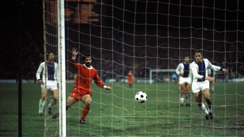 Gerd Müller celebrates making it 3-2 to FC Bayern against Magdeburg in the European Cup.
